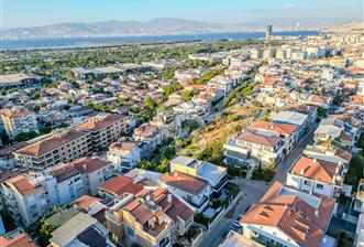 BALÇOVA KORUTÜRK 6+1 ÖZEL TERASLI SATILIK VİLLA