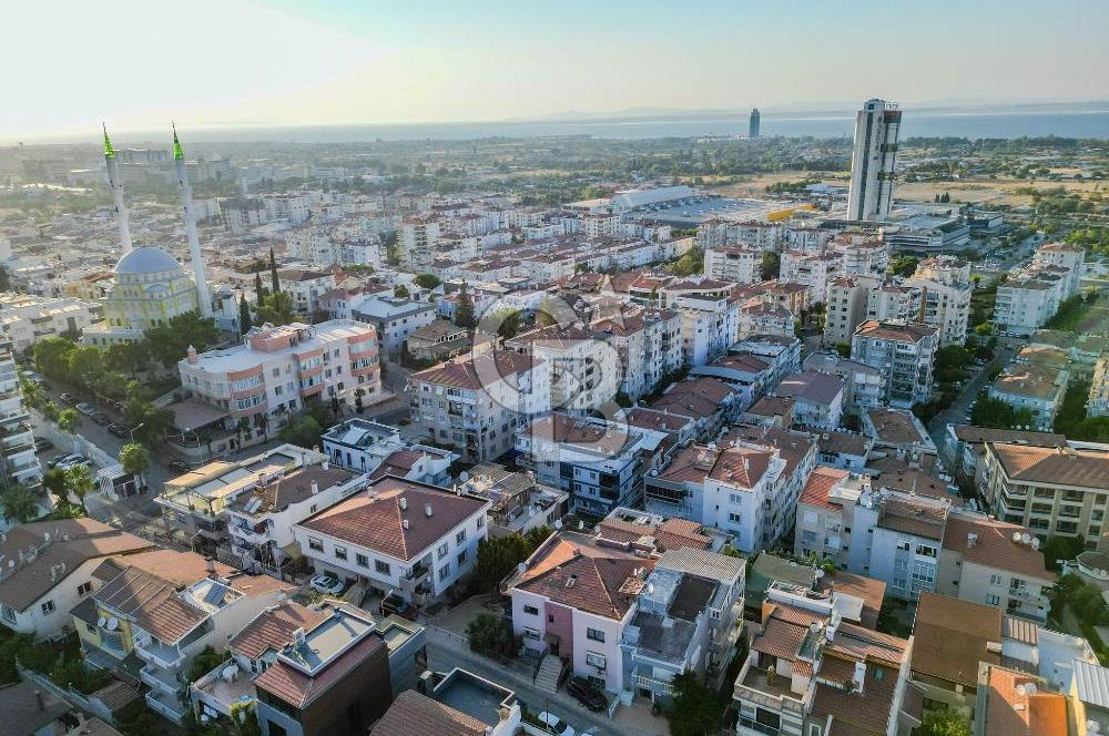 BALÇOVA KORUTÜRK 6+1 ÖZEL TERASLI SATILIK VİLLA