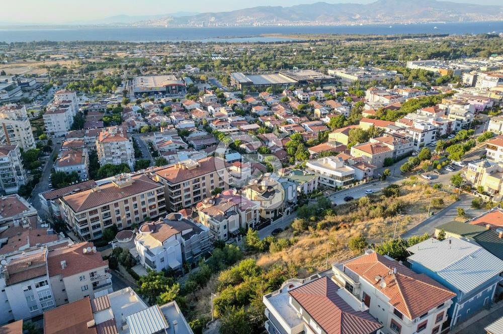 BALÇOVA KORUTÜRK 6+1 ÖZEL TERASLI SATILIK VİLLA