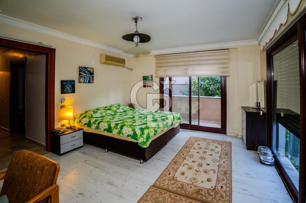 BALÇOVA KORUTÜRK 6+1 ÖZEL TERASLI SATILIK VİLLA