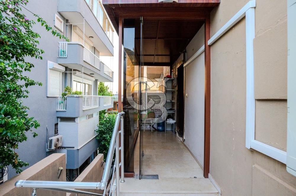 BALÇOVA KORUTÜRK 6+1 ÖZEL TERASLI SATILIK VİLLA