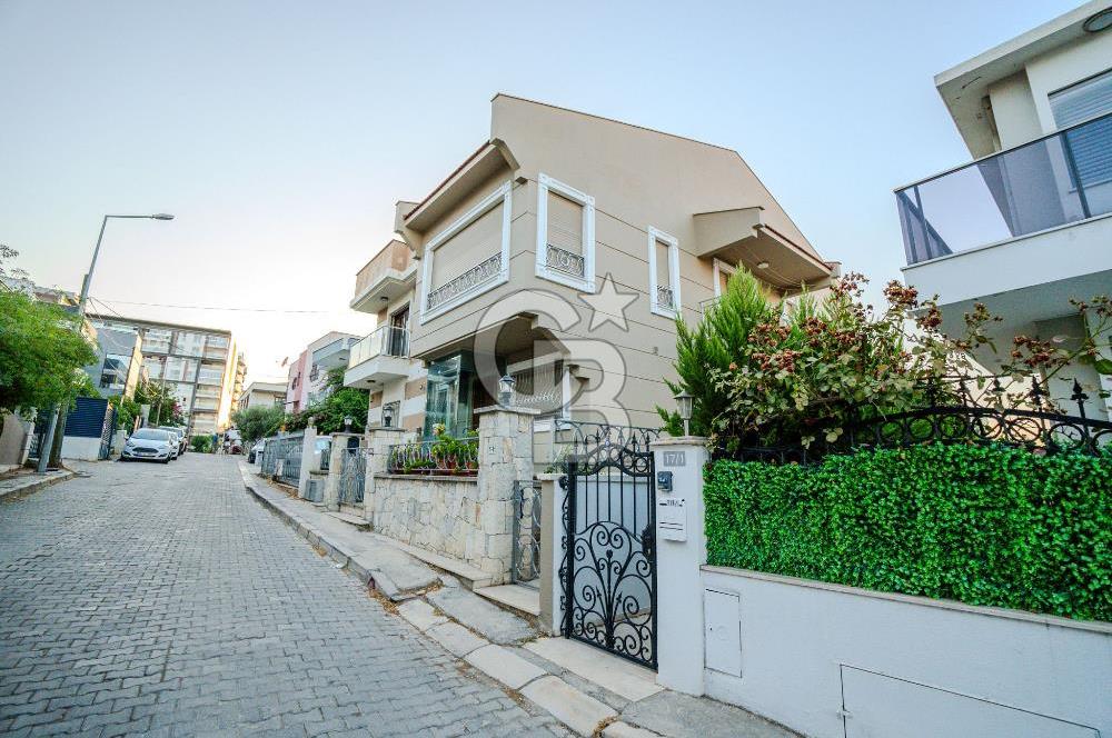 BALÇOVA KORUTÜRK 6+1 ÖZEL TERASLI SATILIK VİLLA