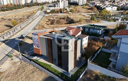 BİLKENT 3 ÖZEL TASARIM SATILIK YOLA CEPHE 4 KATLI BİNA
