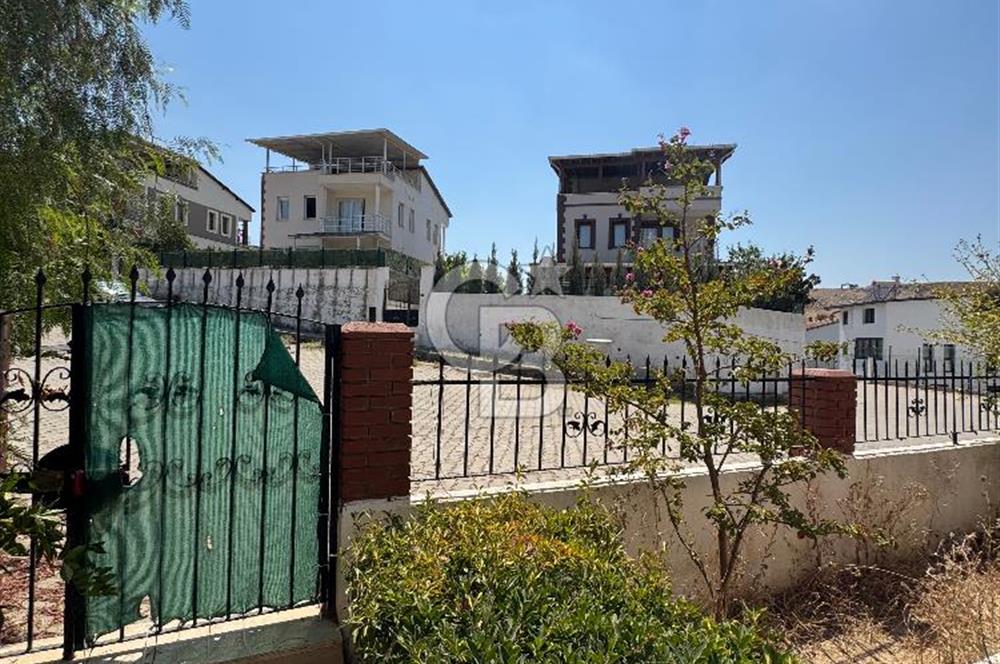 Güzelbahçe Çamlı'da Yeni Dört Mevsim Sitesinde Kiralık Villa