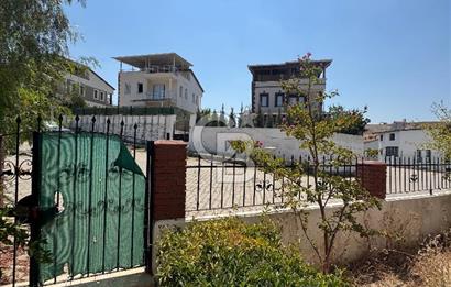 Güzelbahçe Çamlı'da Yeni Dört Mevsim Sitesinde Kiralık Villa