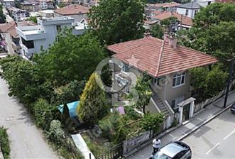 Yatırıma Hazır! 757 m² Arsa 1.2 Emsal, İçinde 2 Katlı Bina !