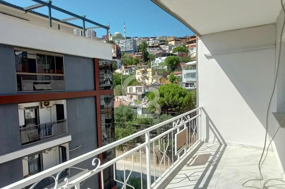 Bayraklı'da Anadolu Cad. ve Denize 200 M 3+1 130 M2