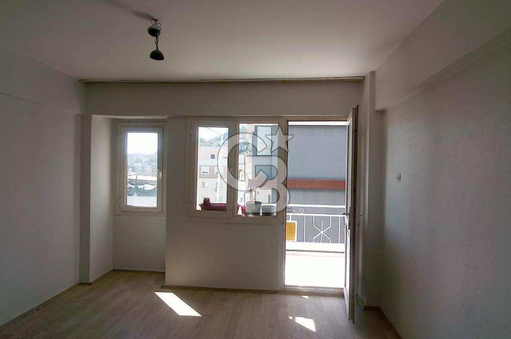 Bayraklı'da Anadolu Cad. ve Denize 200 M 3+1 130 M2