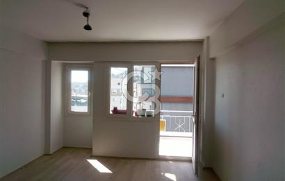 Bayraklı'da Anadolu Cad. ve Denize 200 M 3+1 130 M2