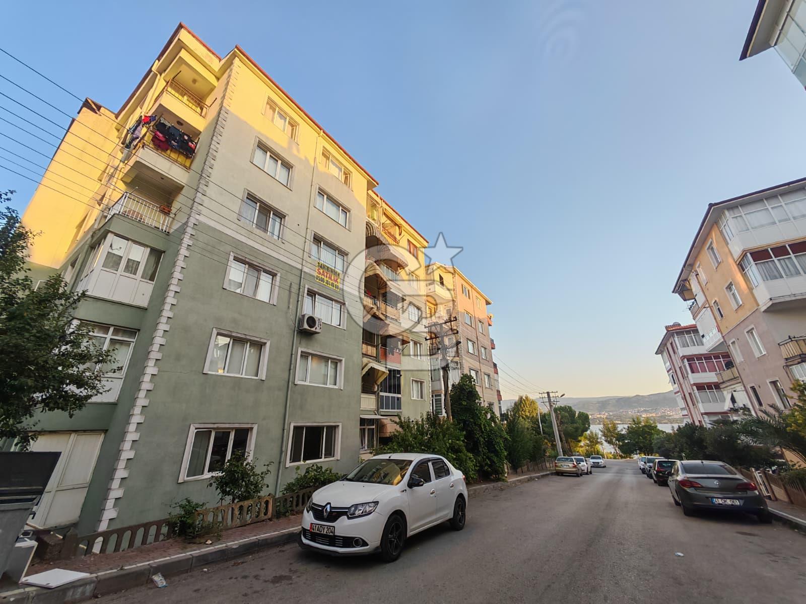 CB AKDEMİ DERİNCE 60 EVLER 3+1 SATILIK SİTE İÇİ ARAKAT DAİRE