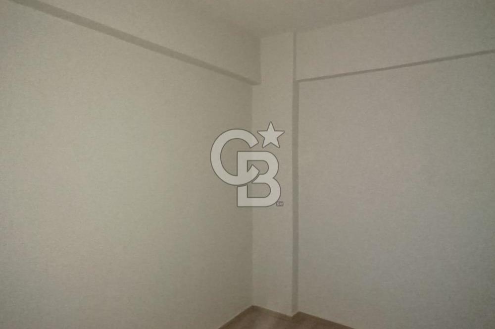 Bayraklı'da Anadolu Cad. ve Denize 200 M 3+1 130 M2