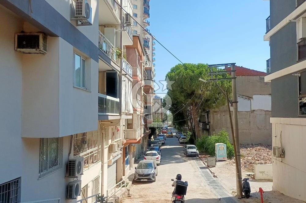 Bayraklı'da Anadolu Cad. ve Denize 200 M 3+1 130 M2
