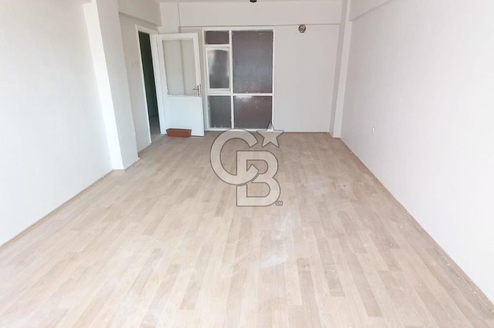 Bayraklı'da Anadolu Cad. ve Denize 200 M 3+1 130 M2