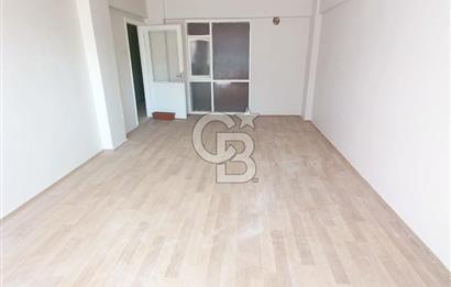 Bayraklı'da Anadolu Cad. ve Denize 200 M 3+1 130 M2