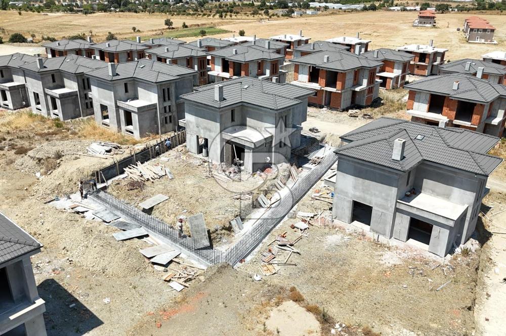 Urla Bademler Satılık 4+1 Müstakil Villa