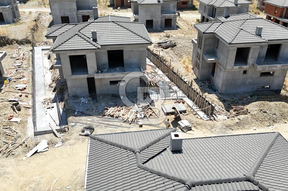 Urla Bademler Satılık 4+1 Müstakil Villa