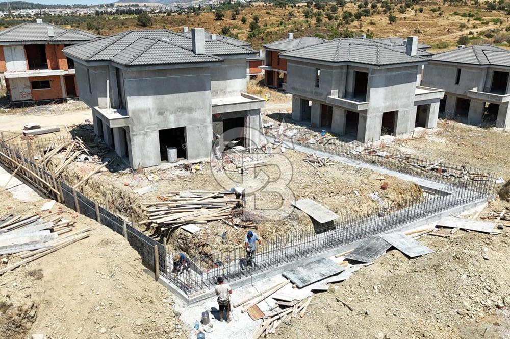 Urla Bademler Satılık 4+1 Müstakil Villa