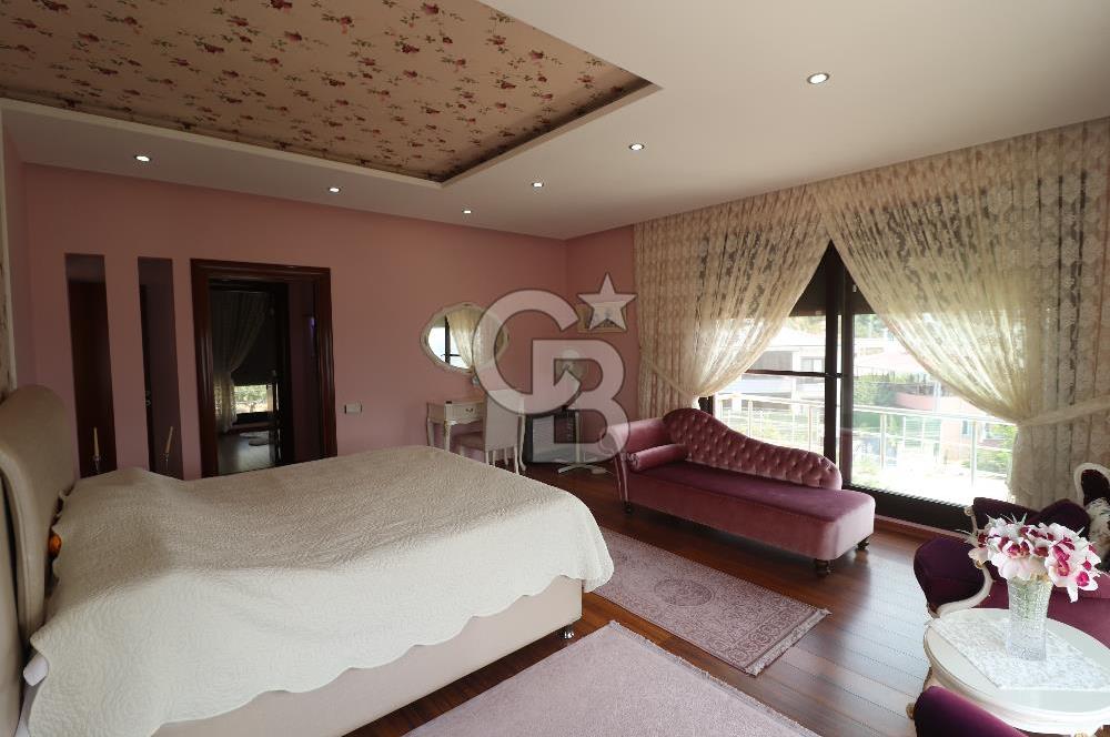 Mersin Toroslar Soğucak İstiklal Cad. Satılık 1255M² Arsa ve Villa
