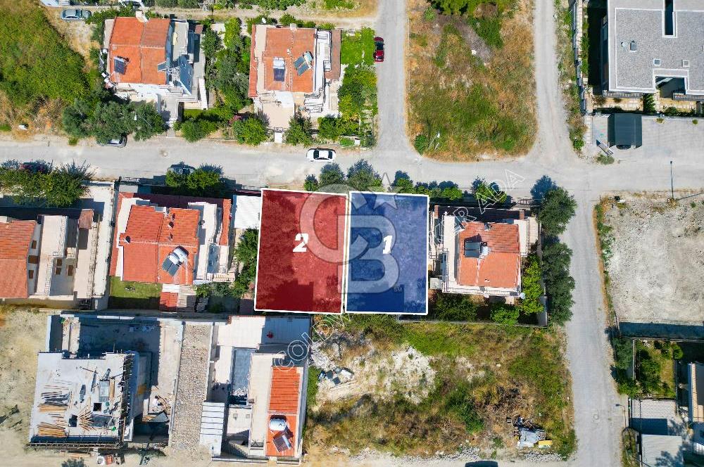 KUŞADASI MERKEZDE DENİZ MANZARALI SATILIK VİLLA İMARLI ARSA