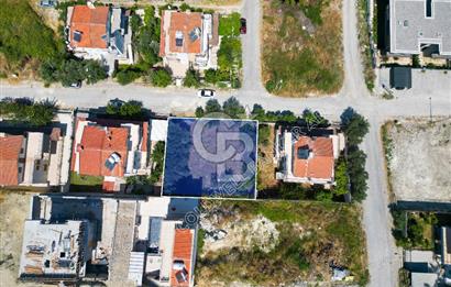 KUŞADASI MERKEZDE DENİZ MANZARALI SATILIK VİLLA İMARLI ARSA