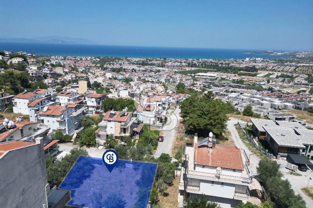 KUŞADASI MERKEZDE DENİZ MANZARALI SATILIK VİLLA İMARLI ARSA