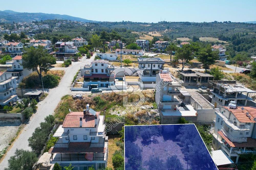 KUŞADASI MERKEZDE DENİZ MANZARALI SATILIK VİLLA İMARLI ARSA