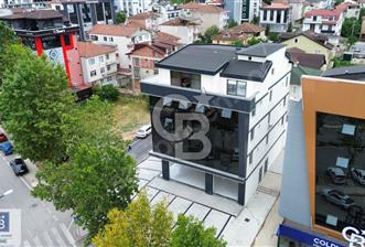 Kiralık Başiskele En İşlek Noktasında Prestijli Sıfır Dükkan