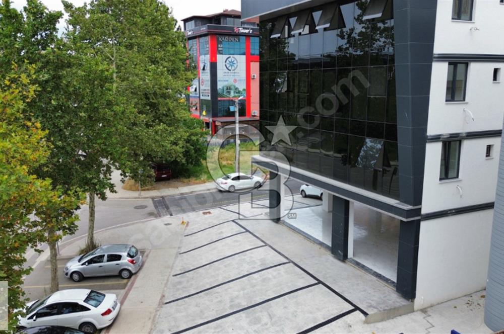 Kiralık Başiskele En İşlek Noktasında Prestijli Sıfır Dükkan