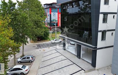 Kiralık Başiskele En İşlek Noktasında Prestijli Sıfır Dükkan