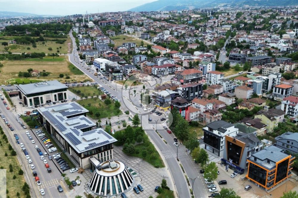 Kiralık Başiskele En İşlek Noktasında Prestijli Sıfır Dükkan