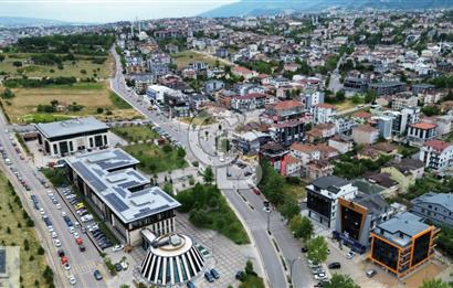 Kiralık Başiskele En İşlek Noktasında Prestijli Sıfır Dükkan