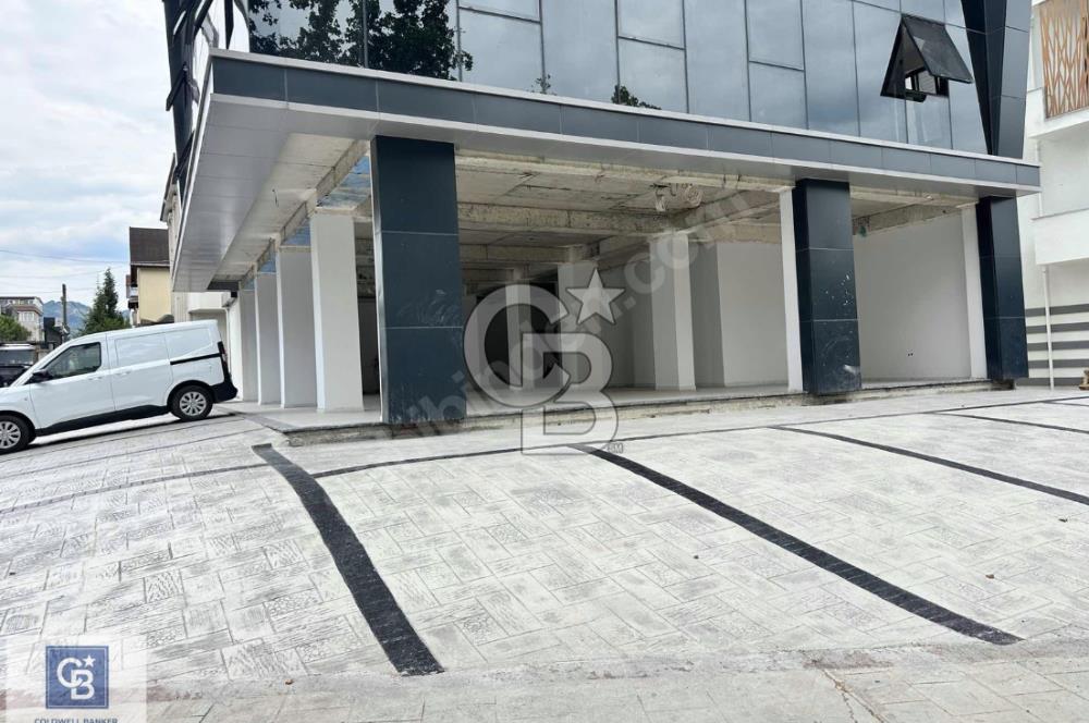 Kiralık Başiskele En İşlek Noktasında Prestijli Sıfır Dükkan