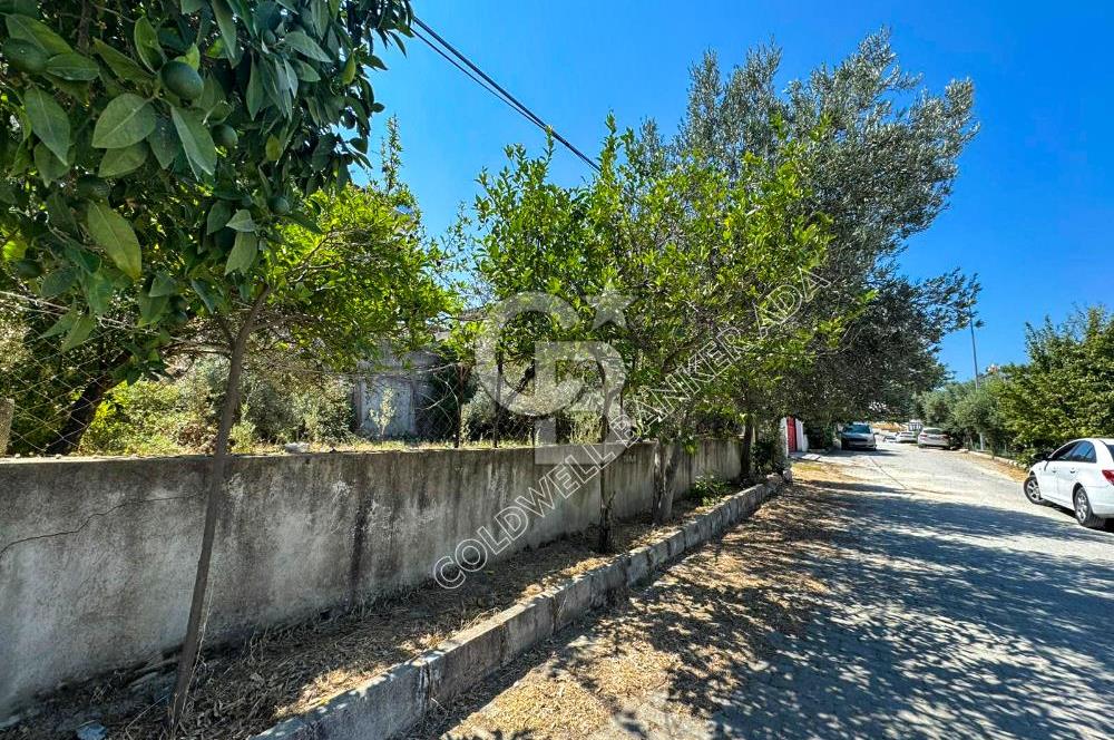 KUŞADASI MERKEZDE DENİZ MANZARALI SATILIK VİLLA İMARLI ARSA