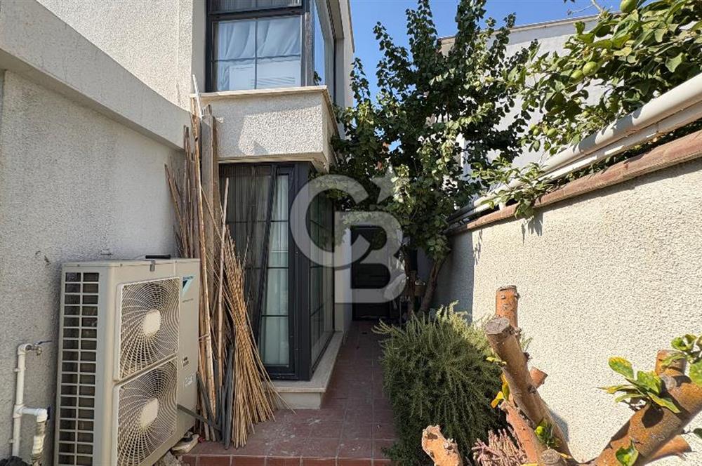 Narlıdere Sahilevleri 6+1 Satılık Villa
