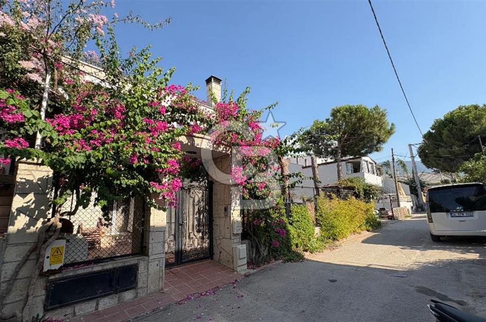 Narlıdere Sahilevleri 6+1 Satılık Villa