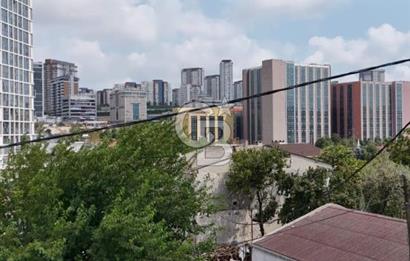 KÜÇÜKÇEKMECE YARIMBURGAZ`DA 188M2 YATIRIMLIK ARSA 