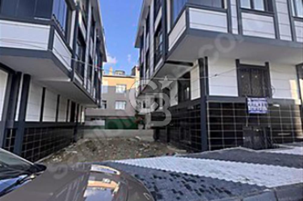 SATILIK HARAÇÇI GÖÇMENKENT'DE 4+1 150 M² BAHÇE KATI