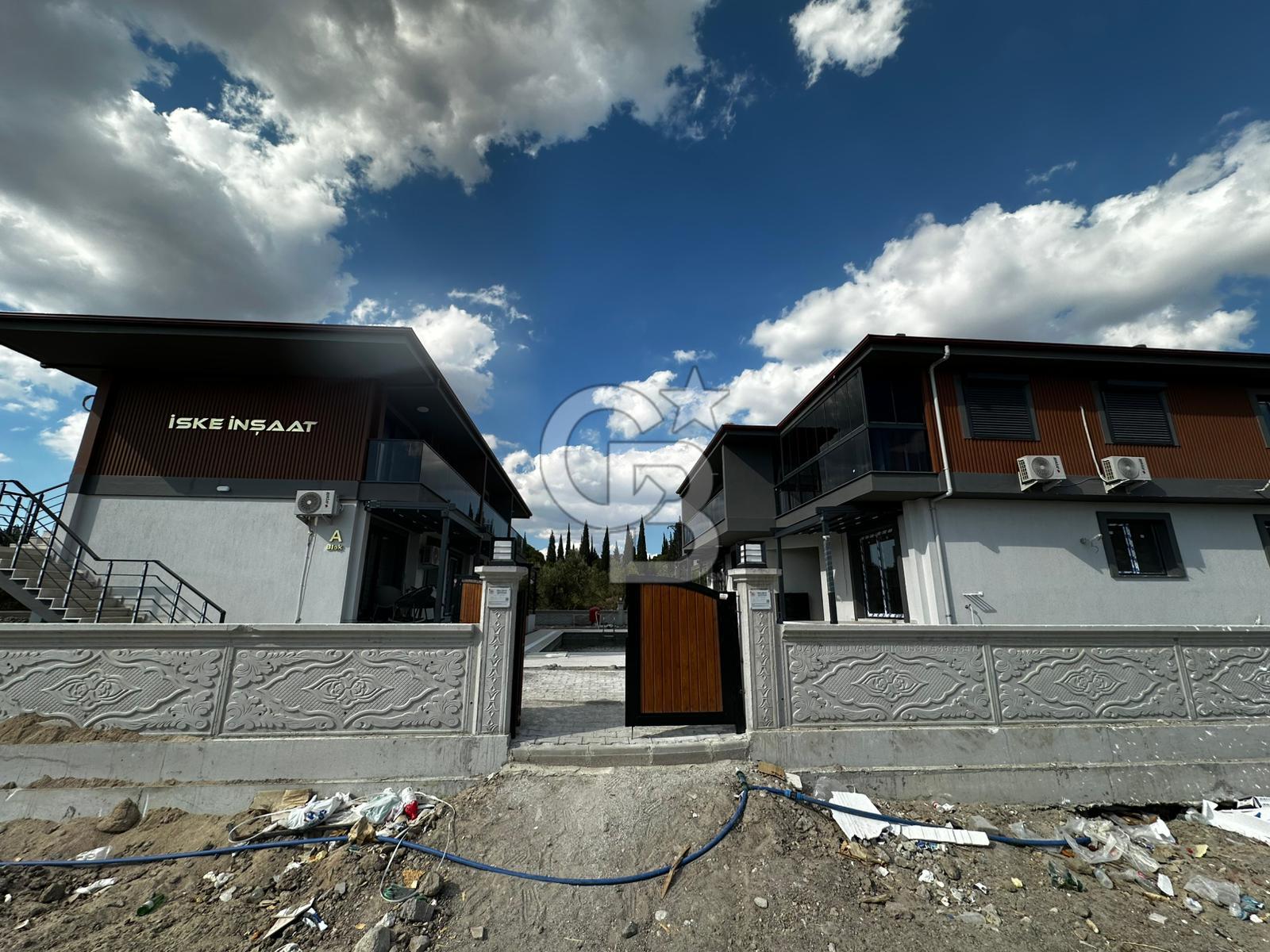 COLDWELL BANKER İYA GAYRİMENKUL’DEN  ÇANDARLI MERKEZDE SİTE İÇERİSİNDE 1+1 KİRALIK DAİRE 