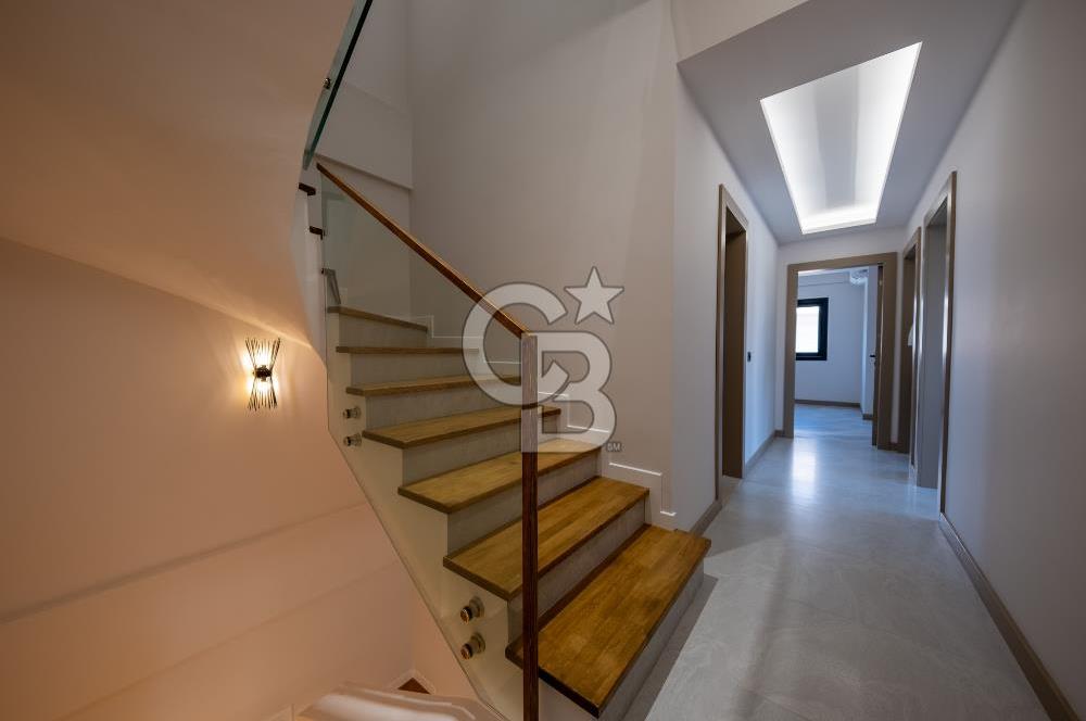 ÇEŞMEALTI DENİZLİ MAHALLESİ’NDE LÜKS DETAYLARLA DONATILMIŞ 4+1 MÜSTAKİL VİLLA
