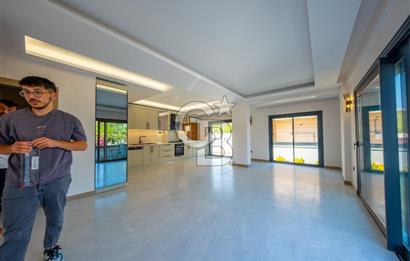 ÇEŞMEALTI DENİZLİ MAHALLESİ’NDE LÜKS DETAYLARLA DONATILMIŞ 4+1 MÜSTAKİL VİLLA