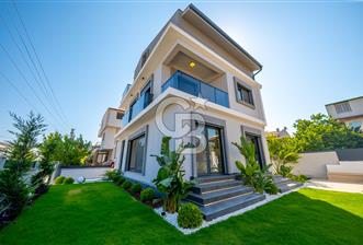 ÇEŞMEALTI DENİZLİ MAHALLESİ’NDE LÜKS DETAYLARLA DONATILMIŞ 4+1 MÜSTAKİL VİLLA
