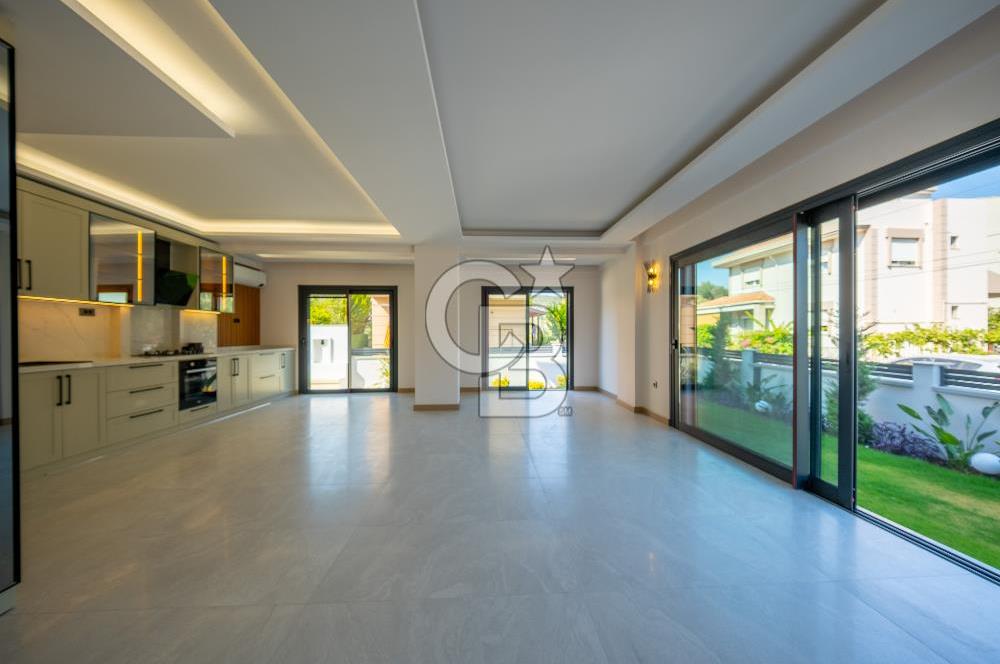 ÇEŞMEALTI DENİZLİ MAHALLESİ’NDE LÜKS DETAYLARLA DONATILMIŞ 4+1 MÜSTAKİL VİLLA