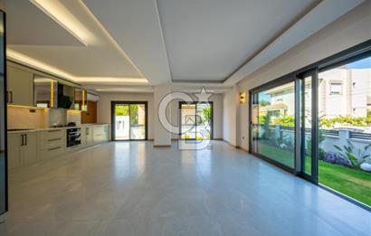ÇEŞMEALTI DENİZLİ MAHALLESİ’NDE LÜKS DETAYLARLA DONATILMIŞ 4+1 MÜSTAKİL VİLLA