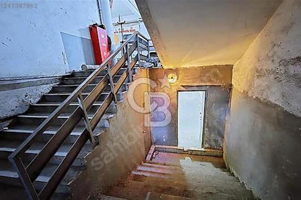 Sefaköy Beşyolda Pakten Sanayi Sitesinde Kiralık Depo