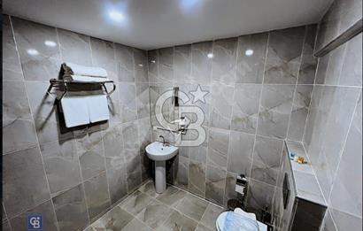 AKSARAY YENİKAPIDA MARMARAYA YAKIN TERASTAN DENİZ MANZARALI OTEL