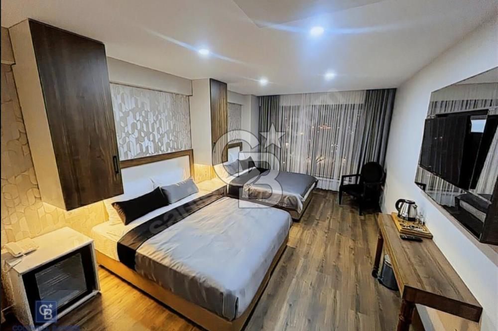 AKSARAY YENİKAPIDA MARMARAYA YAKIN TERASTAN DENİZ MANZARALI OTEL