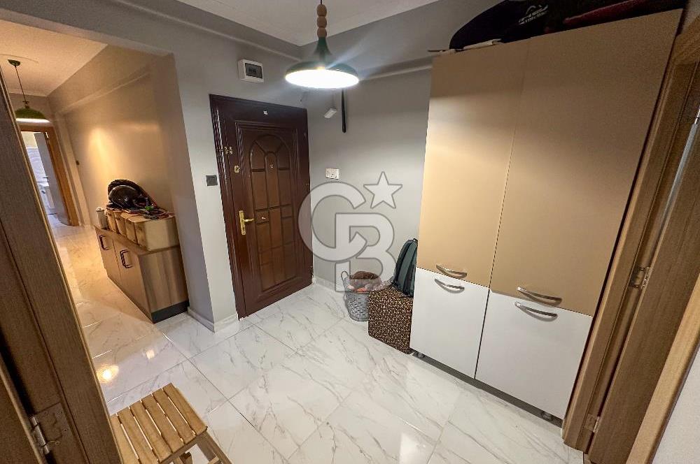 ALTINTEPE'DE CADDE CEPHELİ YENİLENMİŞ 2+1 SATILIK DAİRE