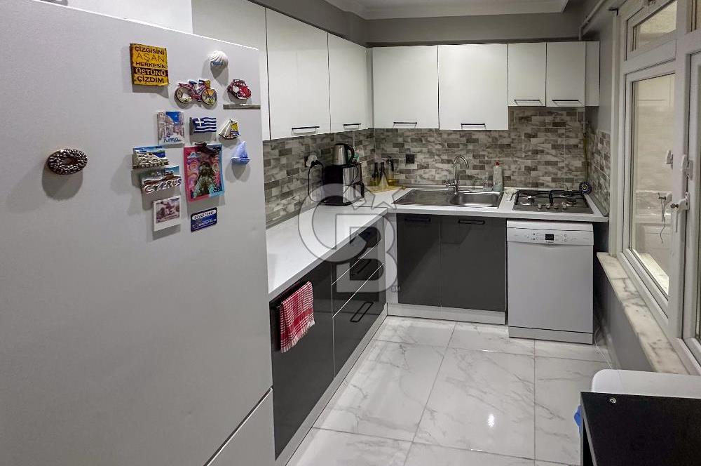 ALTINTEPE'DE CADDE CEPHELİ YENİLENMİŞ 2+1 SATILIK DAİRE