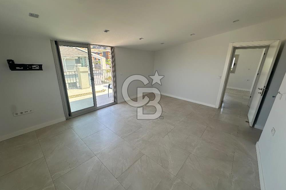 Güzelbahçe Kahramanderede Satılık Çatı Dubleks Daire