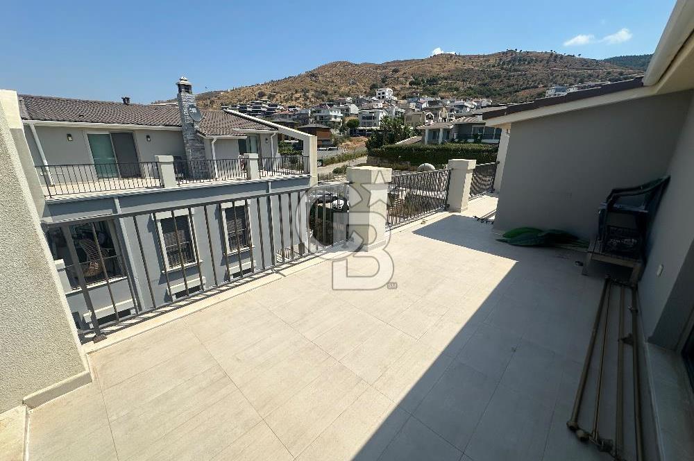 Güzelbahçe Kahramanderede Satılık Çatı Dubleks Daire